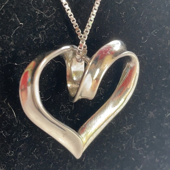 Vintage Sterling open heart on a vintage sterling 16” chain with 1.5” extendor - Picture 6 of 11